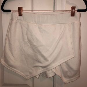 White cotton envelope skirt.